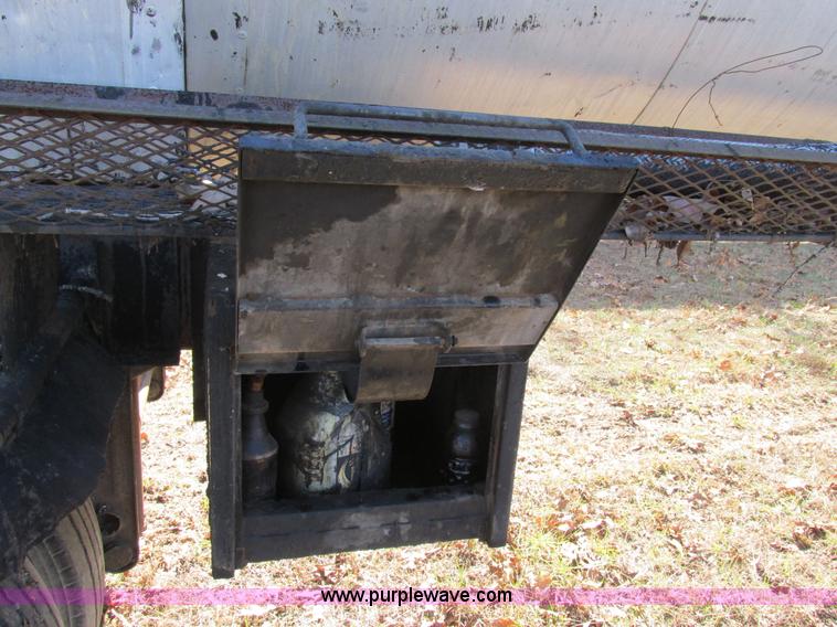 image for item L5351 1981 Fruehauf tank trailer