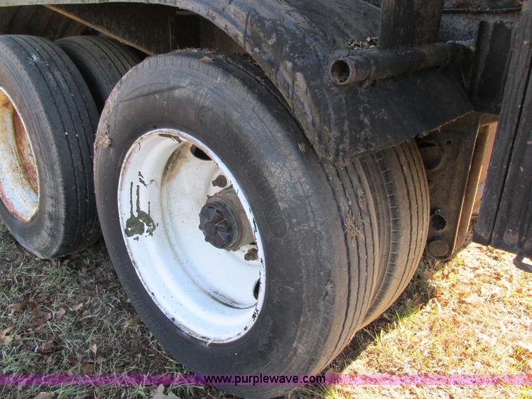 image for item L5351 1981 Fruehauf tank trailer