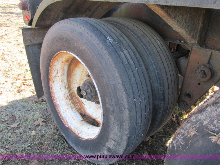 image for item L5351 1981 Fruehauf tank trailer