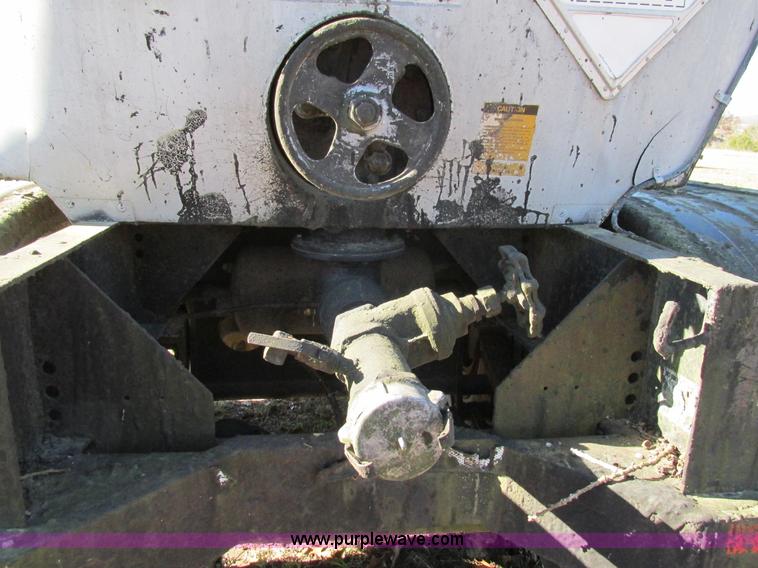 image for item L5351 1981 Fruehauf tank trailer