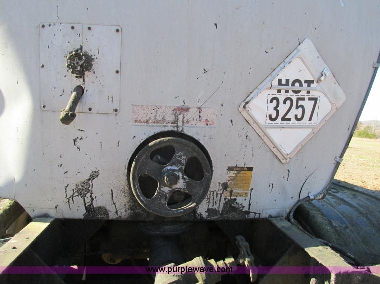 image for item L5351 1981 Fruehauf tank trailer