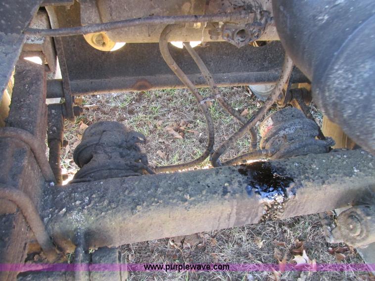 image for item L5351 1981 Fruehauf tank trailer