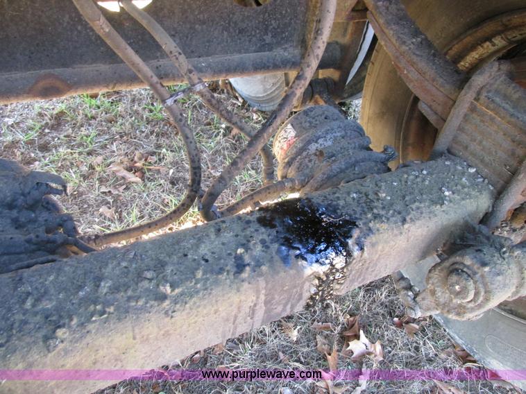 image for item L5351 1981 Fruehauf tank trailer