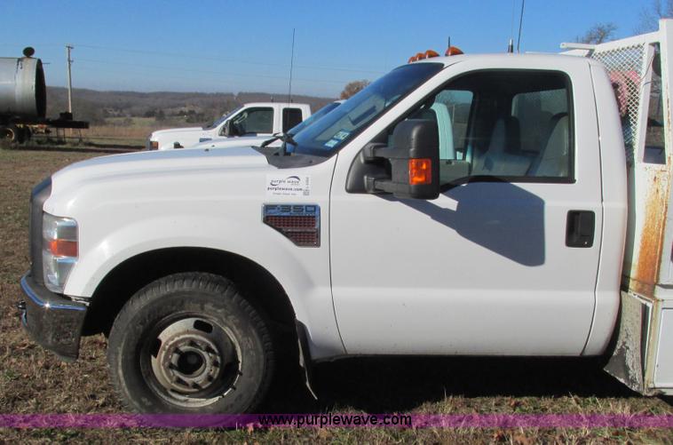image for item L5352 2008 Ford F350 Super Duty XL utility truck