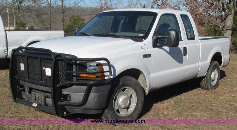image for item L5353 2006 Ford F250 Super Duty XL SuperCab pickup truck