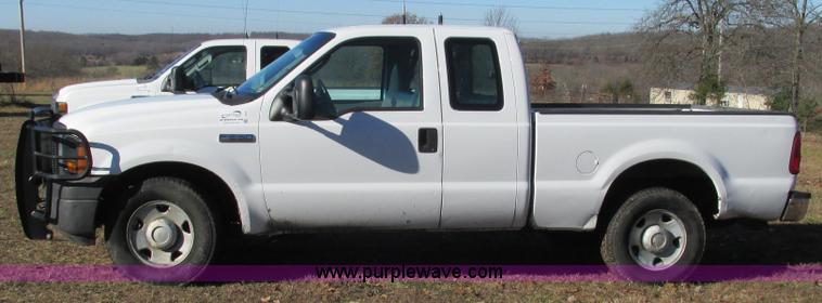 image for item L5353 2006 Ford F250 Super Duty XL SuperCab pickup truck
