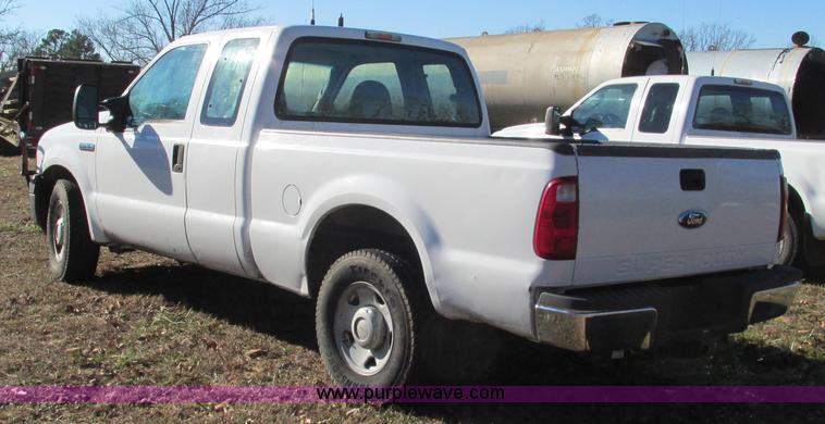 image for item L5353 2006 Ford F250 Super Duty XL SuperCab pickup truck
