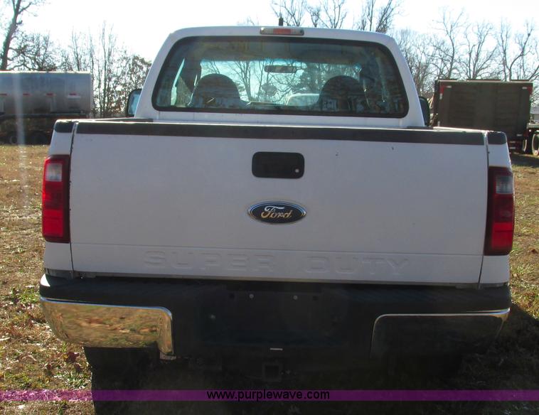 image for item L5353 2006 Ford F250 Super Duty XL SuperCab pickup truck
