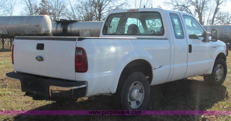image for item L5353 2006 Ford F250 Super Duty XL SuperCab pickup truck