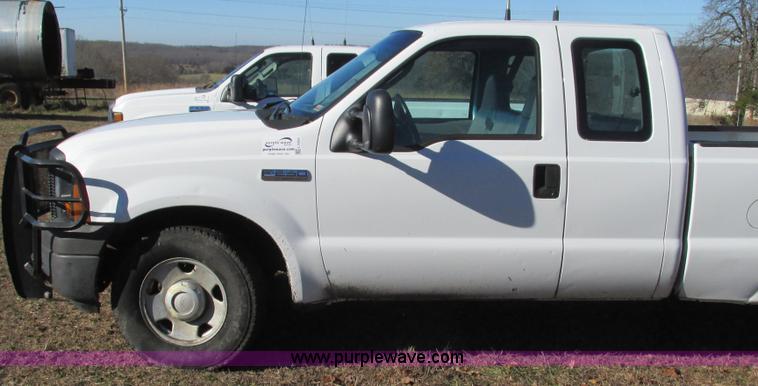 image for item L5353 2006 Ford F250 Super Duty XL SuperCab pickup truck