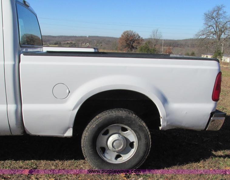 image for item L5353 2006 Ford F250 Super Duty XL SuperCab pickup truck