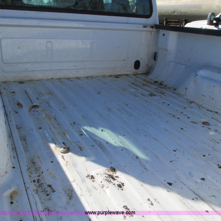 image for item L5353 2006 Ford F250 Super Duty XL SuperCab pickup truck