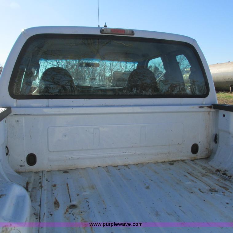 image for item L5353 2006 Ford F250 Super Duty XL SuperCab pickup truck