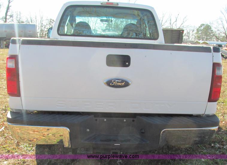 image for item L5353 2006 Ford F250 Super Duty XL SuperCab pickup truck