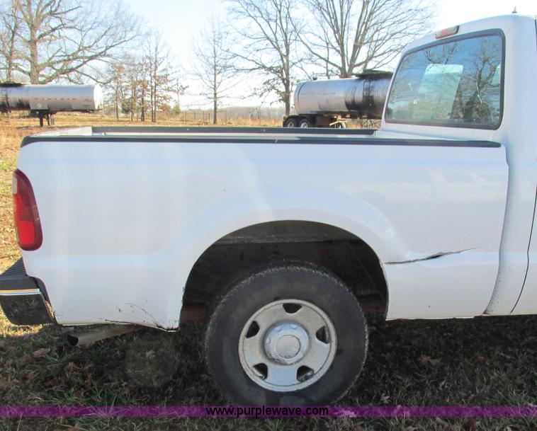 image for item L5353 2006 Ford F250 Super Duty XL SuperCab pickup truck