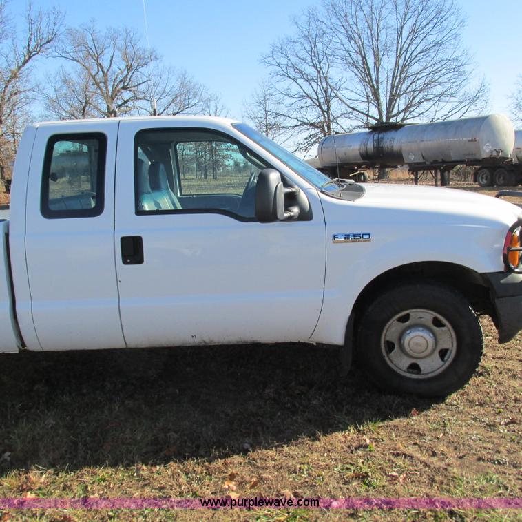 image for item L5353 2006 Ford F250 Super Duty XL SuperCab pickup truck
