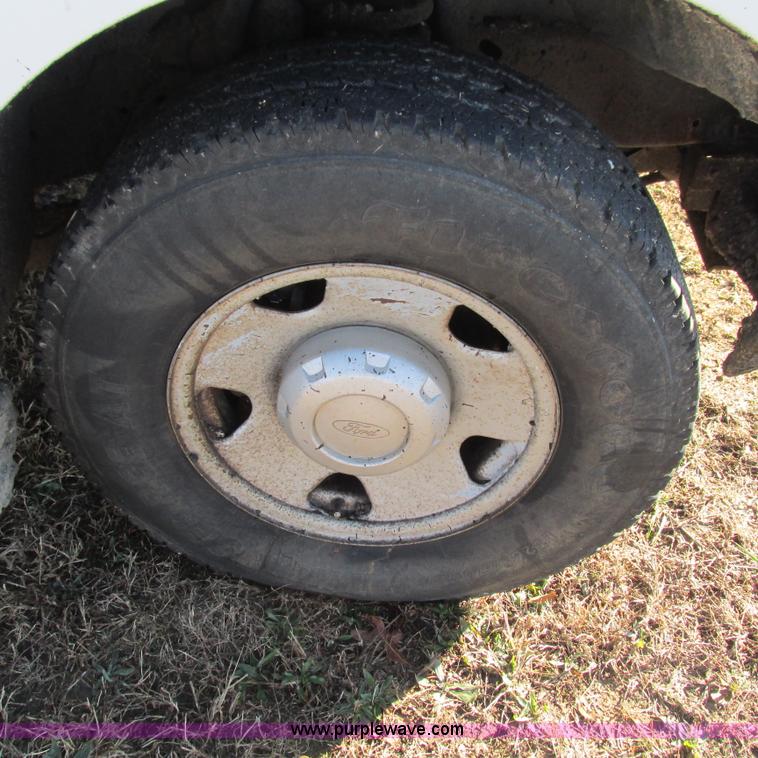 image for item L5353 2006 Ford F250 Super Duty XL SuperCab pickup truck