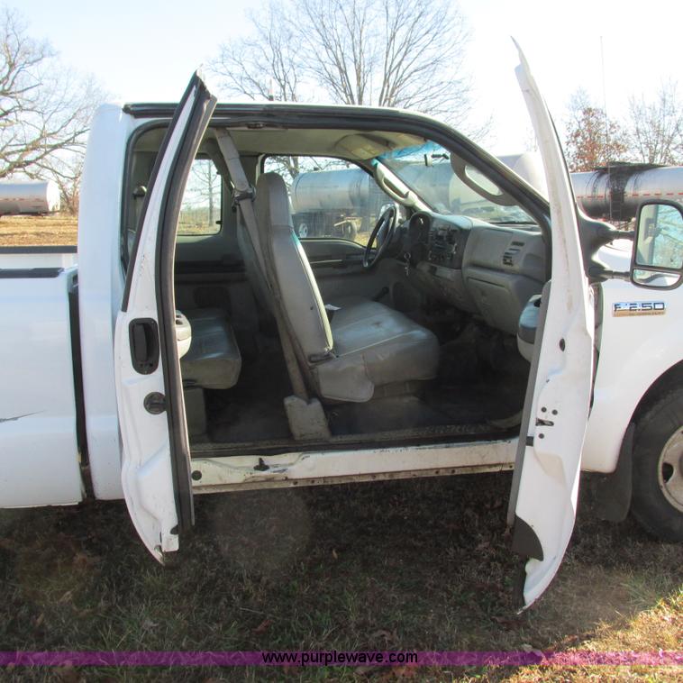 image for item L5353 2006 Ford F250 Super Duty XL SuperCab pickup truck