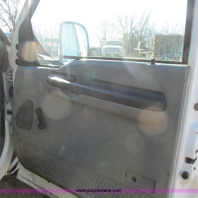 image for item L5353 2006 Ford F250 Super Duty XL SuperCab pickup truck