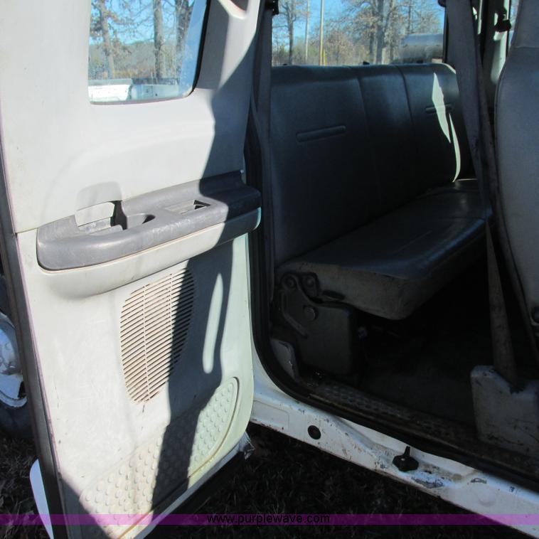 image for item L5353 2006 Ford F250 Super Duty XL SuperCab pickup truck