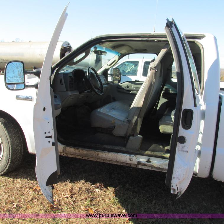 image for item L5353 2006 Ford F250 Super Duty XL SuperCab pickup truck