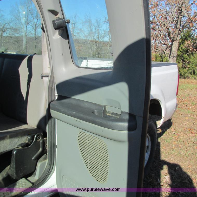image for item L5353 2006 Ford F250 Super Duty XL SuperCab pickup truck