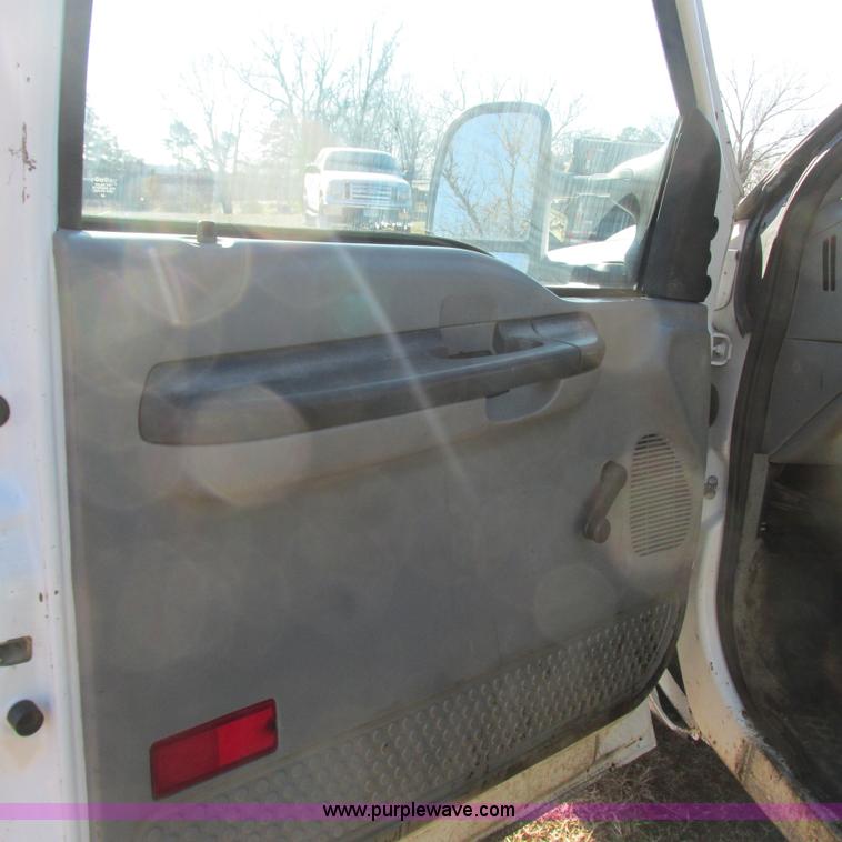 image for item L5353 2006 Ford F250 Super Duty XL SuperCab pickup truck
