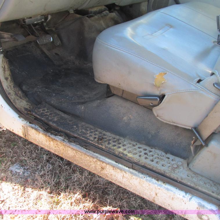 image for item L5353 2006 Ford F250 Super Duty XL SuperCab pickup truck