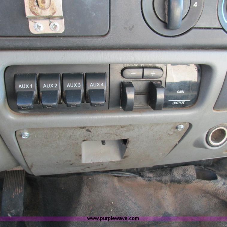 image for item L5353 2006 Ford F250 Super Duty XL SuperCab pickup truck