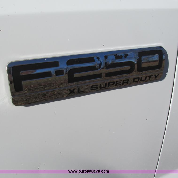 image for item L5353 2006 Ford F250 Super Duty XL SuperCab pickup truck