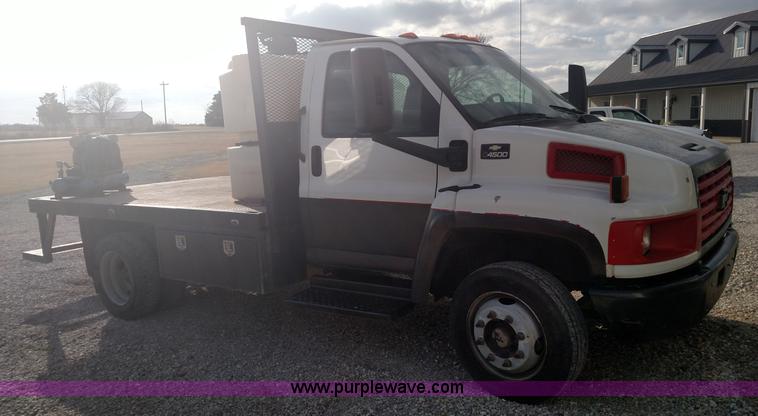image for item L6056 2004 Chevrolet C4500 flatbed truck