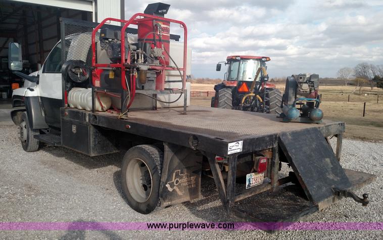 image for item L6056 2004 Chevrolet C4500 flatbed truck