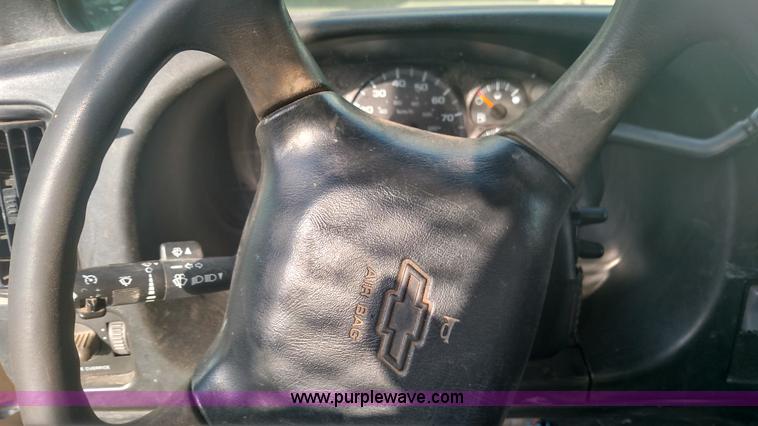 image for item L6056 2004 Chevrolet C4500 flatbed truck