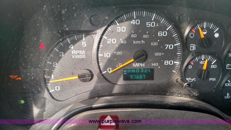 image for item L6056 2004 Chevrolet C4500 flatbed truck