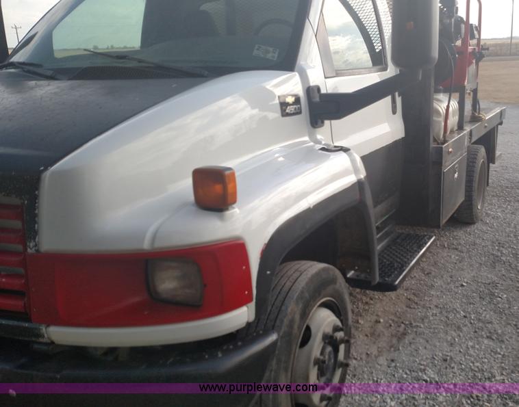 image for item L6056 2004 Chevrolet C4500 flatbed truck