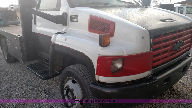 image for item L6056 2004 Chevrolet C4500 flatbed truck