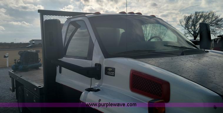 image for item L6056 2004 Chevrolet C4500 flatbed truck