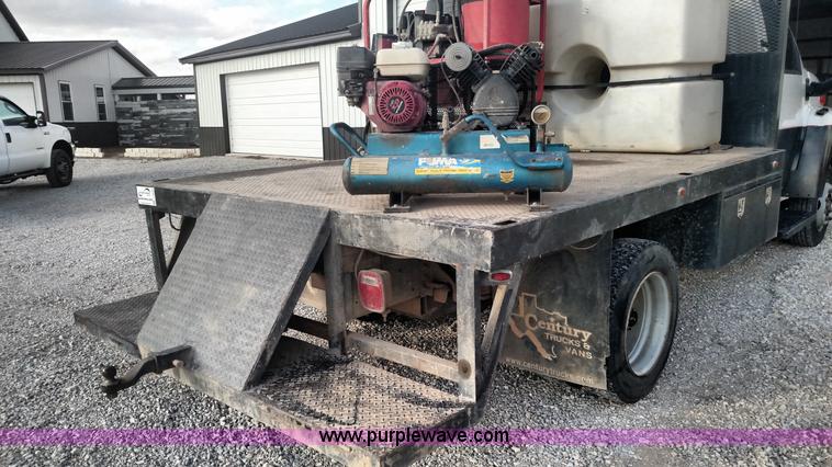 image for item L6056 2004 Chevrolet C4500 flatbed truck