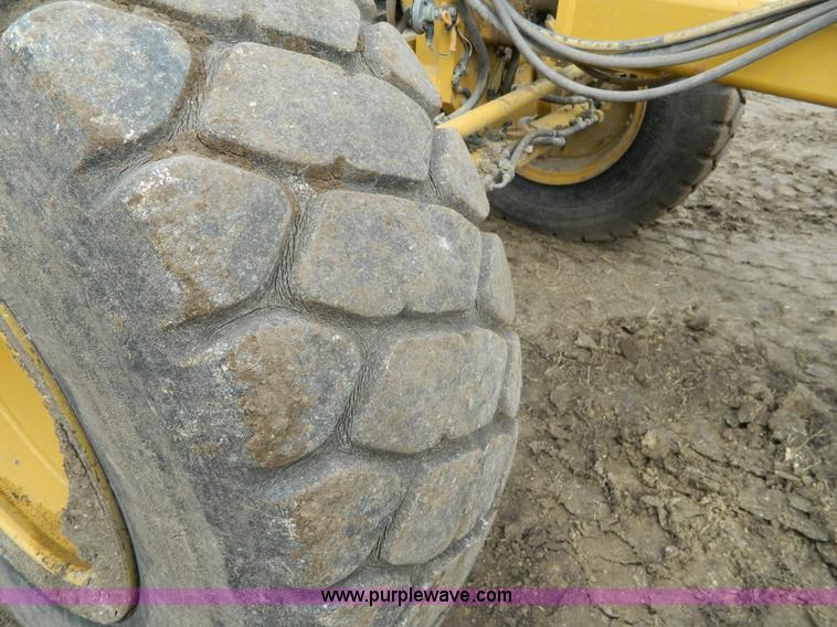 image for item L7286 2010 Caterpillar 160M motor grader