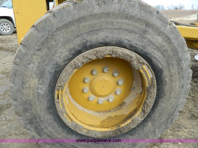 image for item L7286 2010 Caterpillar 160M motor grader