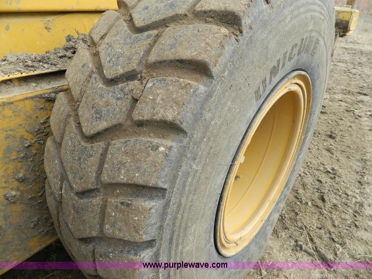 image for item L7286 2010 Caterpillar 160M motor grader