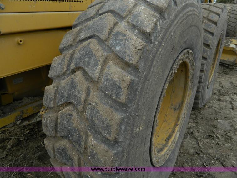 image for item L7286 2010 Caterpillar 160M motor grader