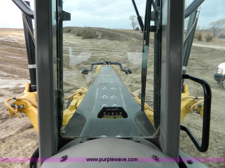 image for item L7286 2010 Caterpillar 160M motor grader