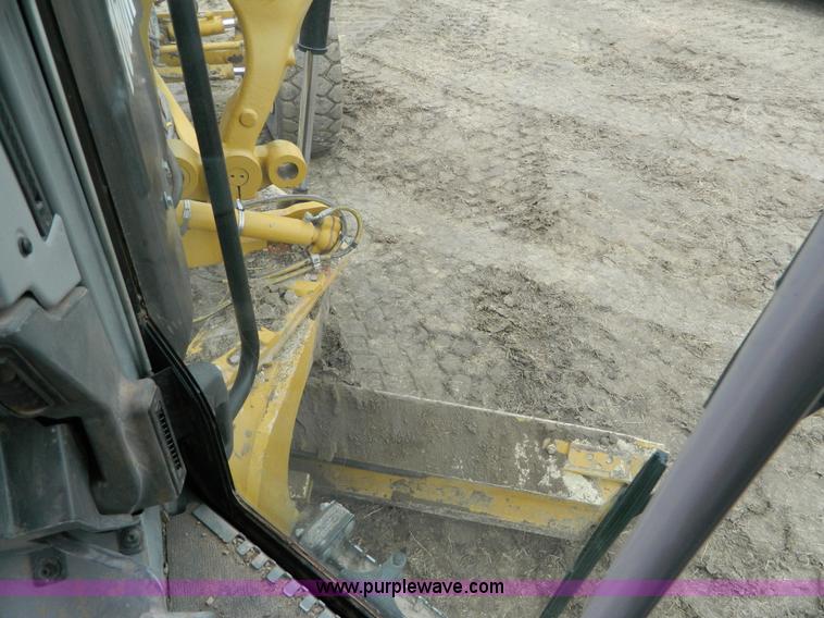 image for item L7286 2010 Caterpillar 160M motor grader