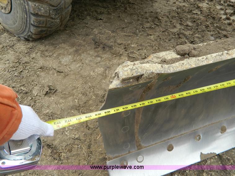 image for item L7286 2010 Caterpillar 160M motor grader