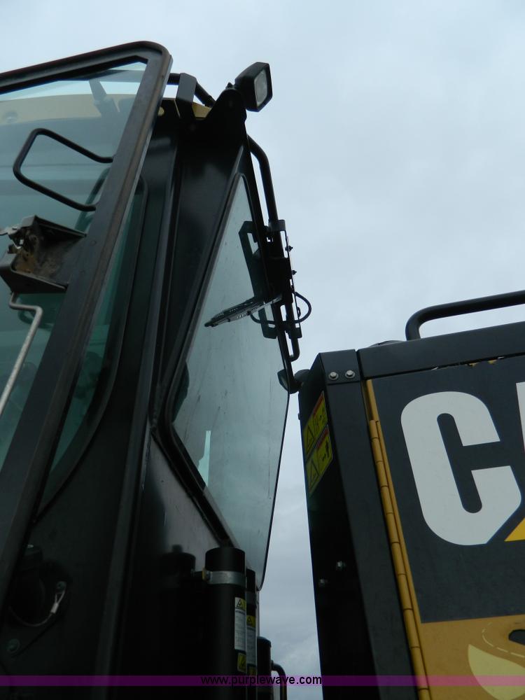 image for item L7286 2010 Caterpillar 160M motor grader