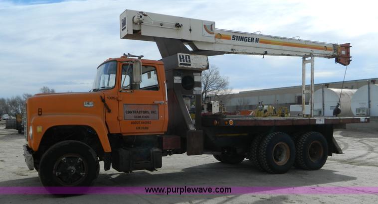 image for item L7288 1977 Ford 800 crane truck