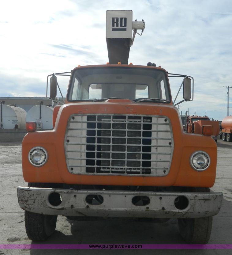 image for item L7288 1977 Ford 800 crane truck