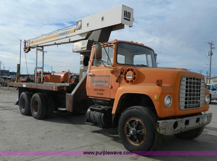 image for item L7288 1977 Ford 800 crane truck