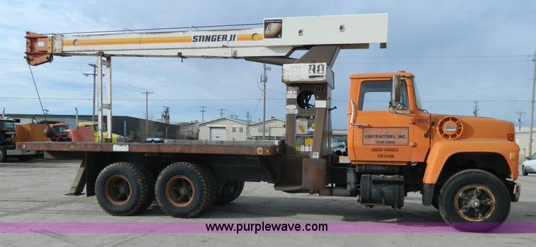 image for item L7288 1977 Ford 800 crane truck